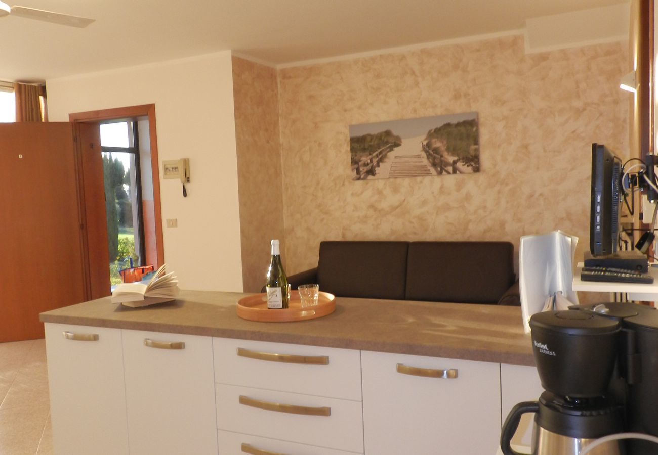 Wohnung in Lazise - Regarda – FeWo Rosa Canina 8 mit Campingplatz und Strand Eintritt