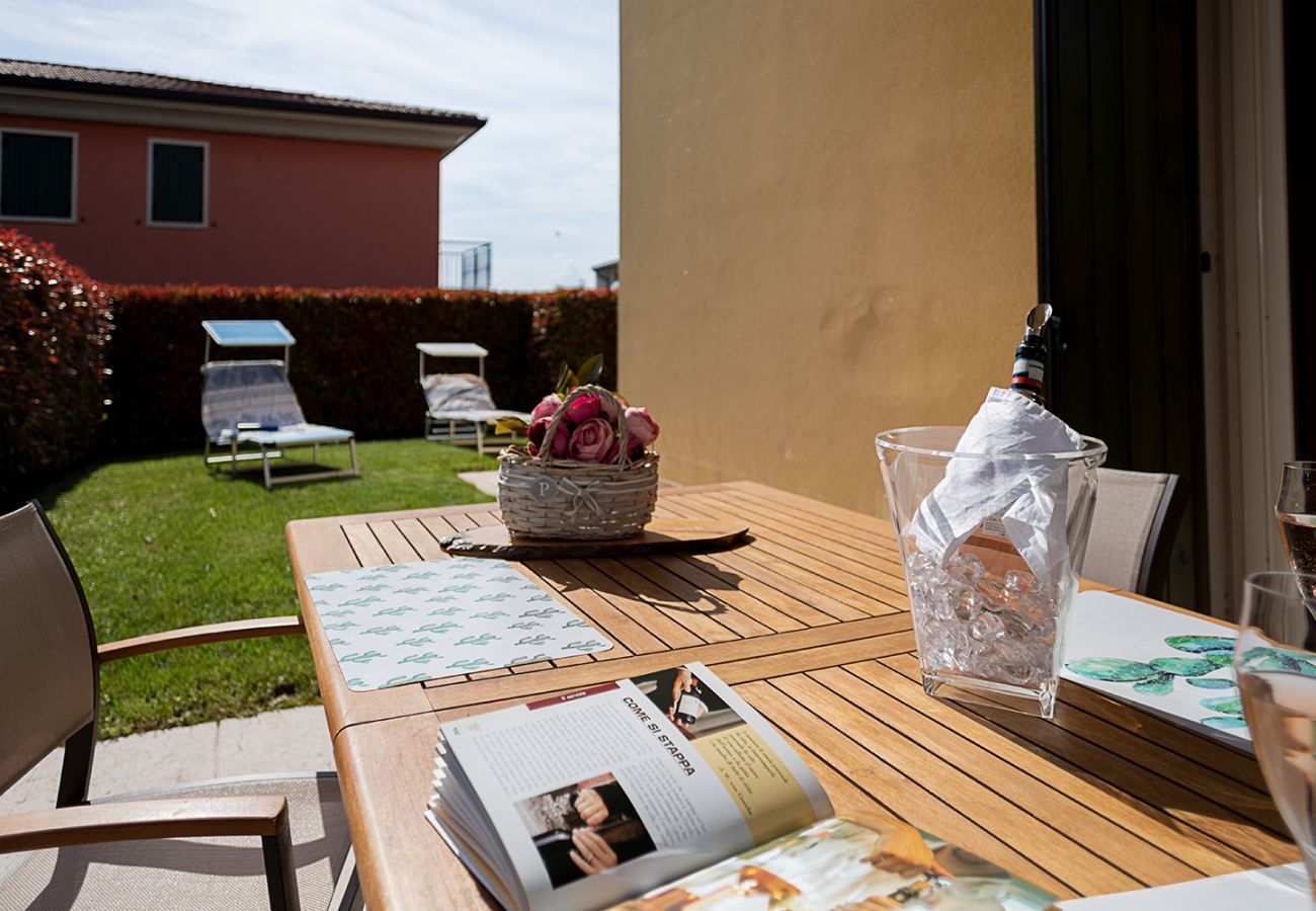 Wohnung in Lazise - Regarda- Dreizimmerwohnung Promenade in Lazise mit Garten und Pool