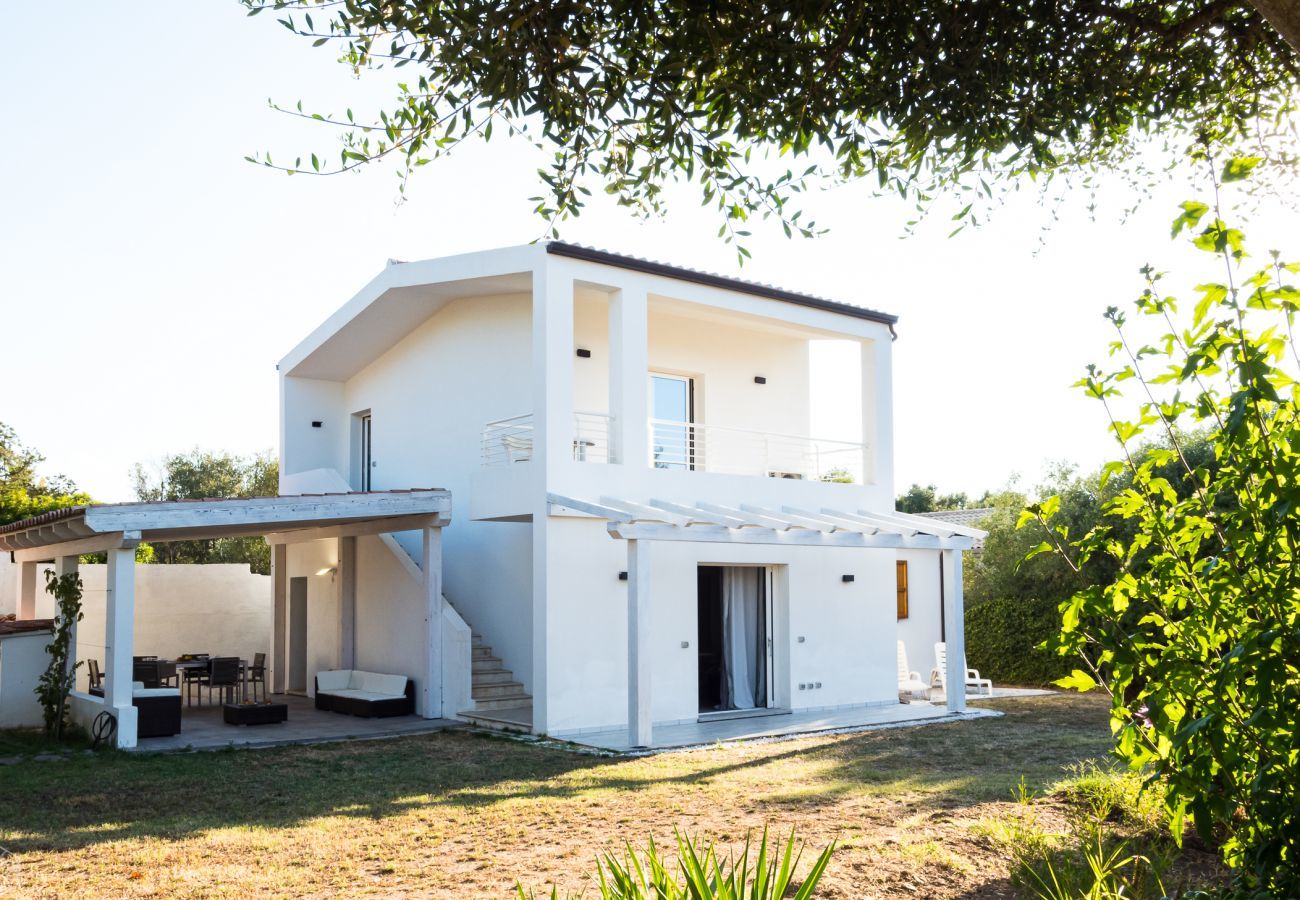 Chalet in Olbia - Villetta Bianca - modernes Haus 400 m Sandstrand