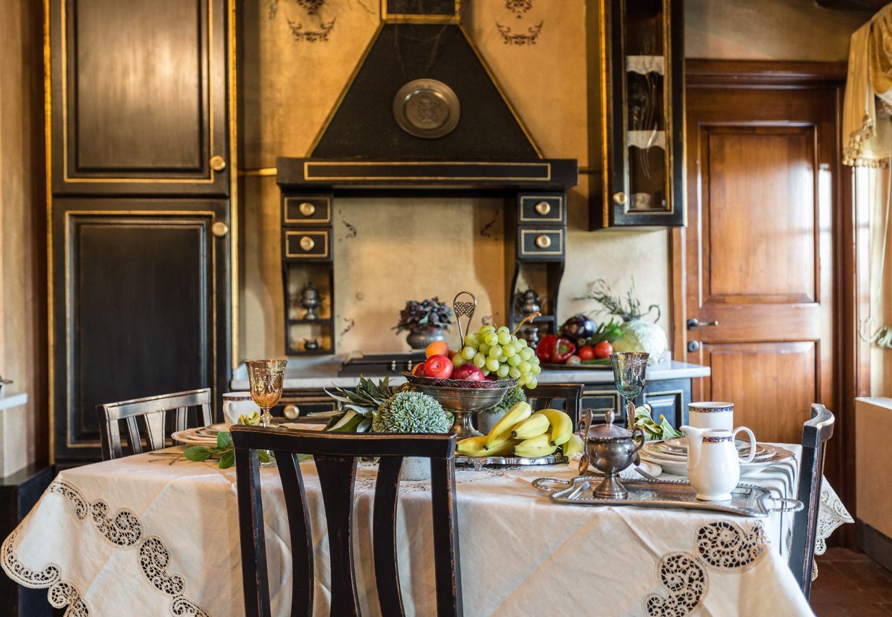 Villa in Capannori - Verwöhnen Sie sich in einem Landhaus mit Bauernhaus und Blick auf die Stadt!