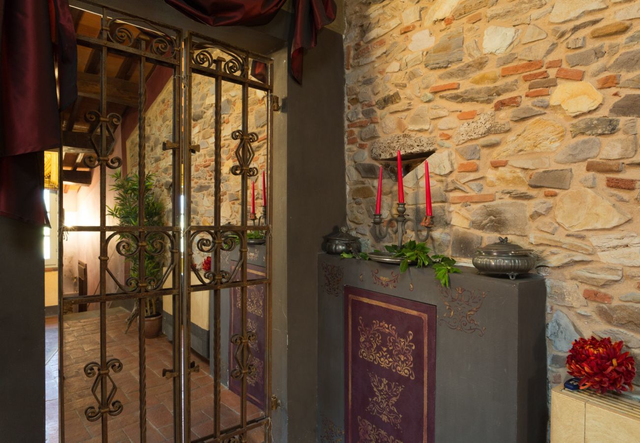 Villa in Capannori - Verwöhnen Sie sich in einem Landhaus mit Bauernhaus und Blick auf die Stadt!