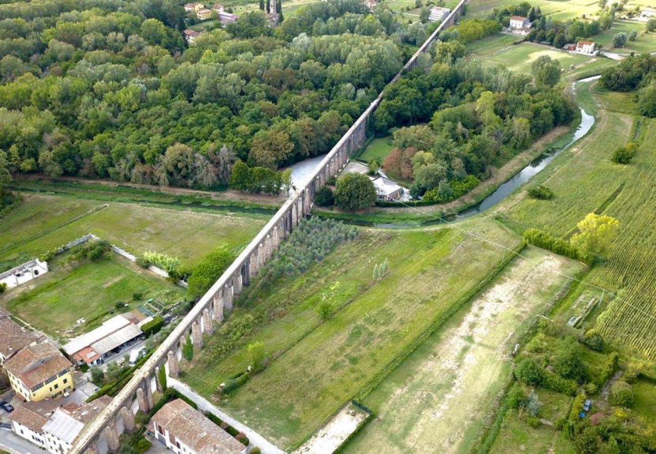 Villa in Capannori - Verwöhnen Sie sich in einem Landhaus mit Bauernhaus und Blick auf die Stadt!