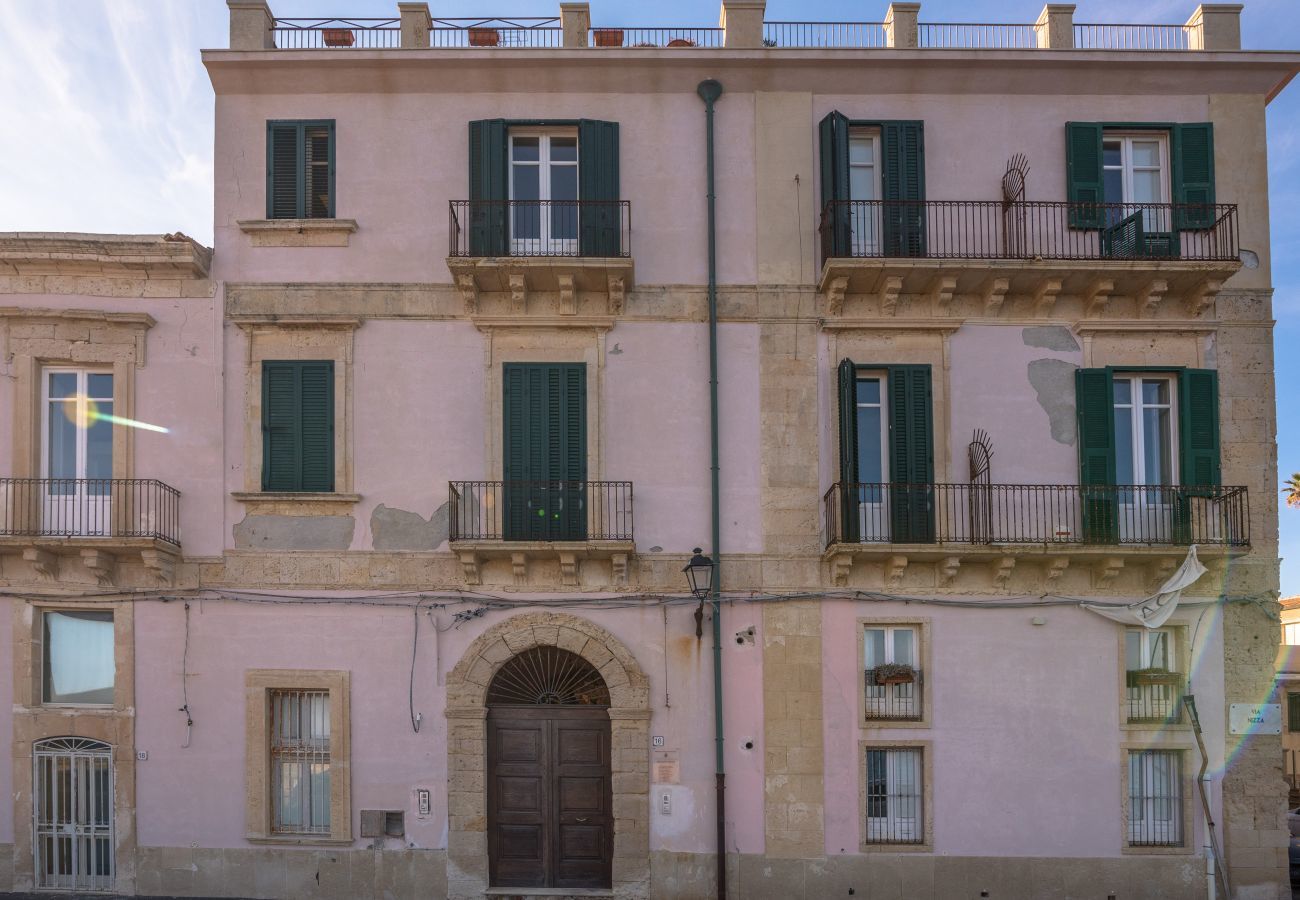 Ferienwohnung in Siracusa - Lio loft,romantic and stunning sea view apt