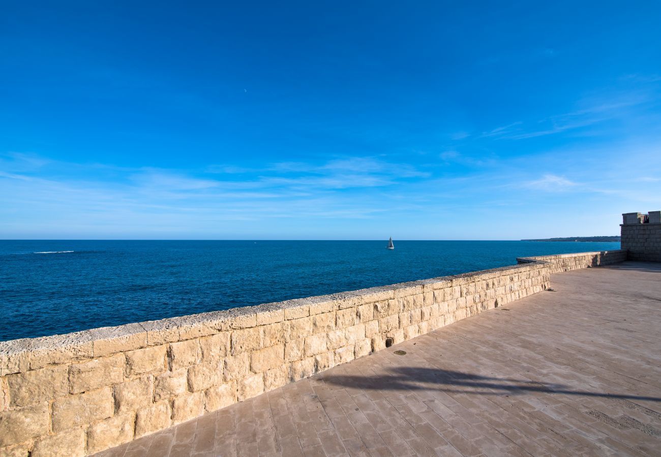 Ferienwohnung in Siracusa - Lio loft,romantic and stunning sea view apt