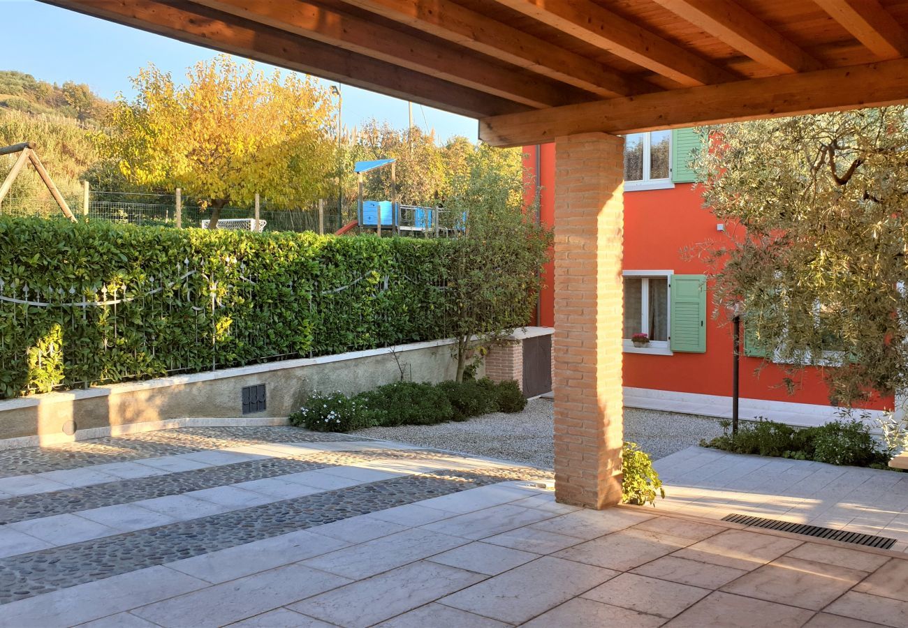 Haus in Bardolino - Regarda – Haus Rustico Petra im Bardolino mit 3 Schlafzimmer, 2 Bäder, Garten
