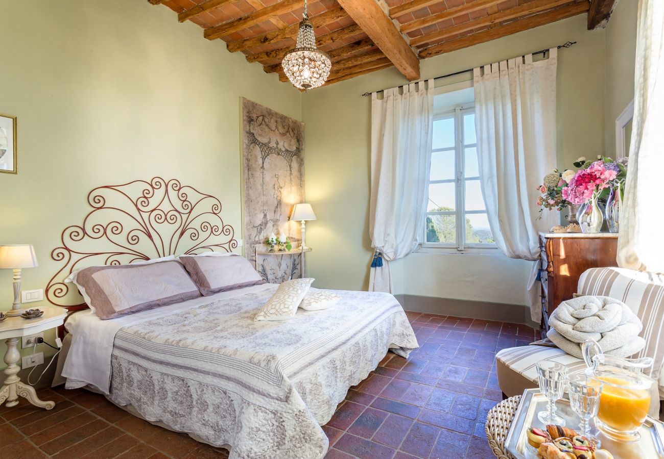 Villa in Capannori - FRANTOIO a Romantic Farmhouse Apartment with Terrace and Views