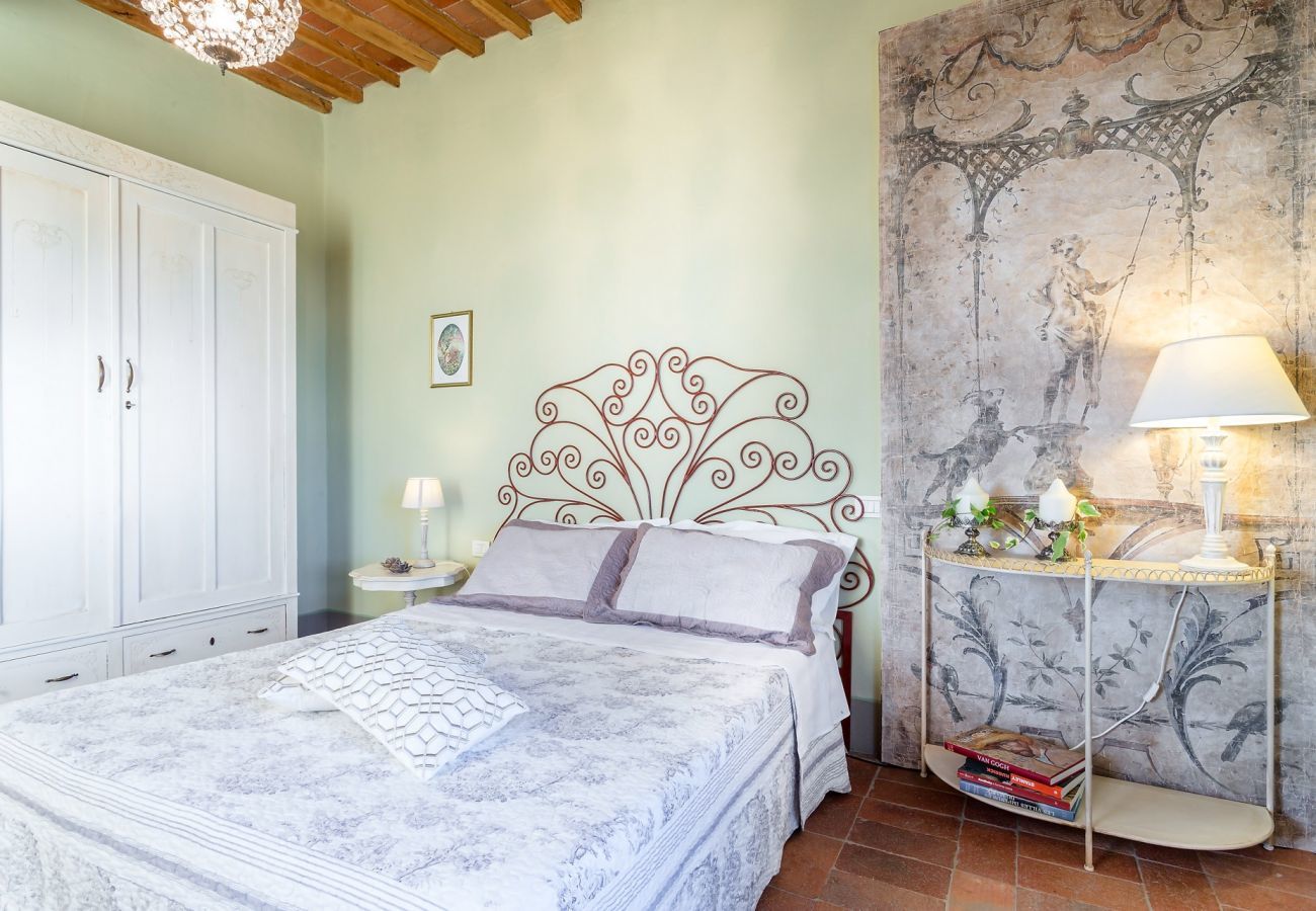 Villa in Capannori - FRANTOIO a Romantic Farmhouse Apartment with Terrace and Views