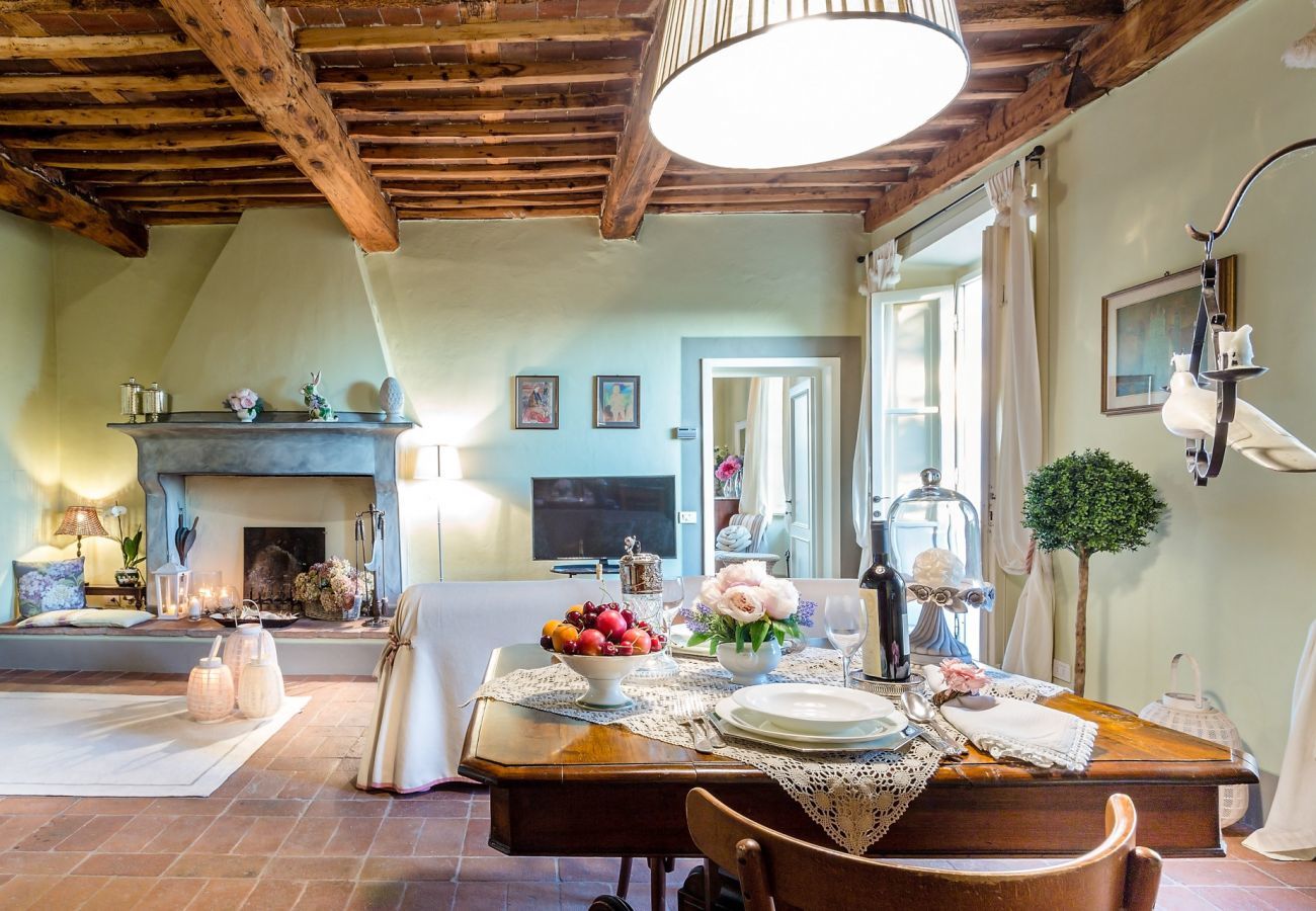 Villa in Capannori - FRANTOIO a Romantic Farmhouse Apartment with Terrace and Views