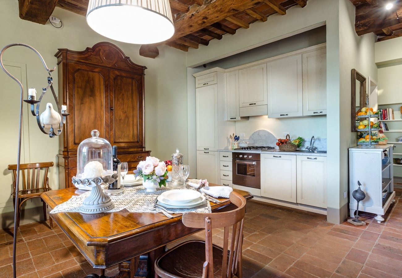 Villa in Capannori - FRANTOIO a Romantic Farmhouse Apartment with Terrace and Views