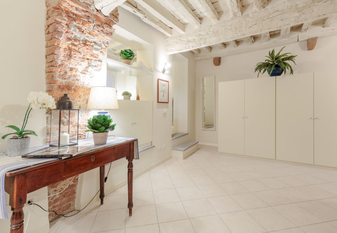 Ferienwohnung in Lucca - The 1400's Apartment