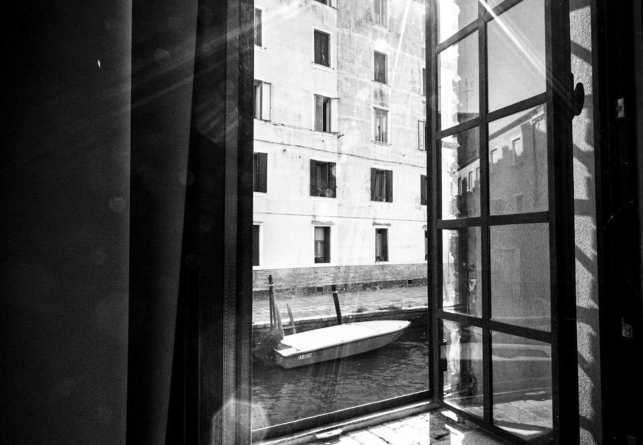 Ferienwohnung in Venedig -  Elegant Fornasa Vecia Canal View R&R