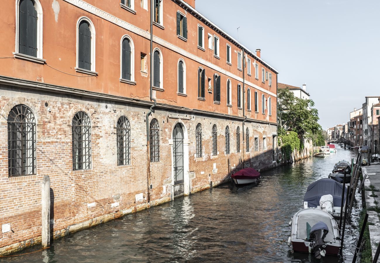 Ferienwohnung in Venedig -  Elegant Fornasa Vecia Canal View R&R