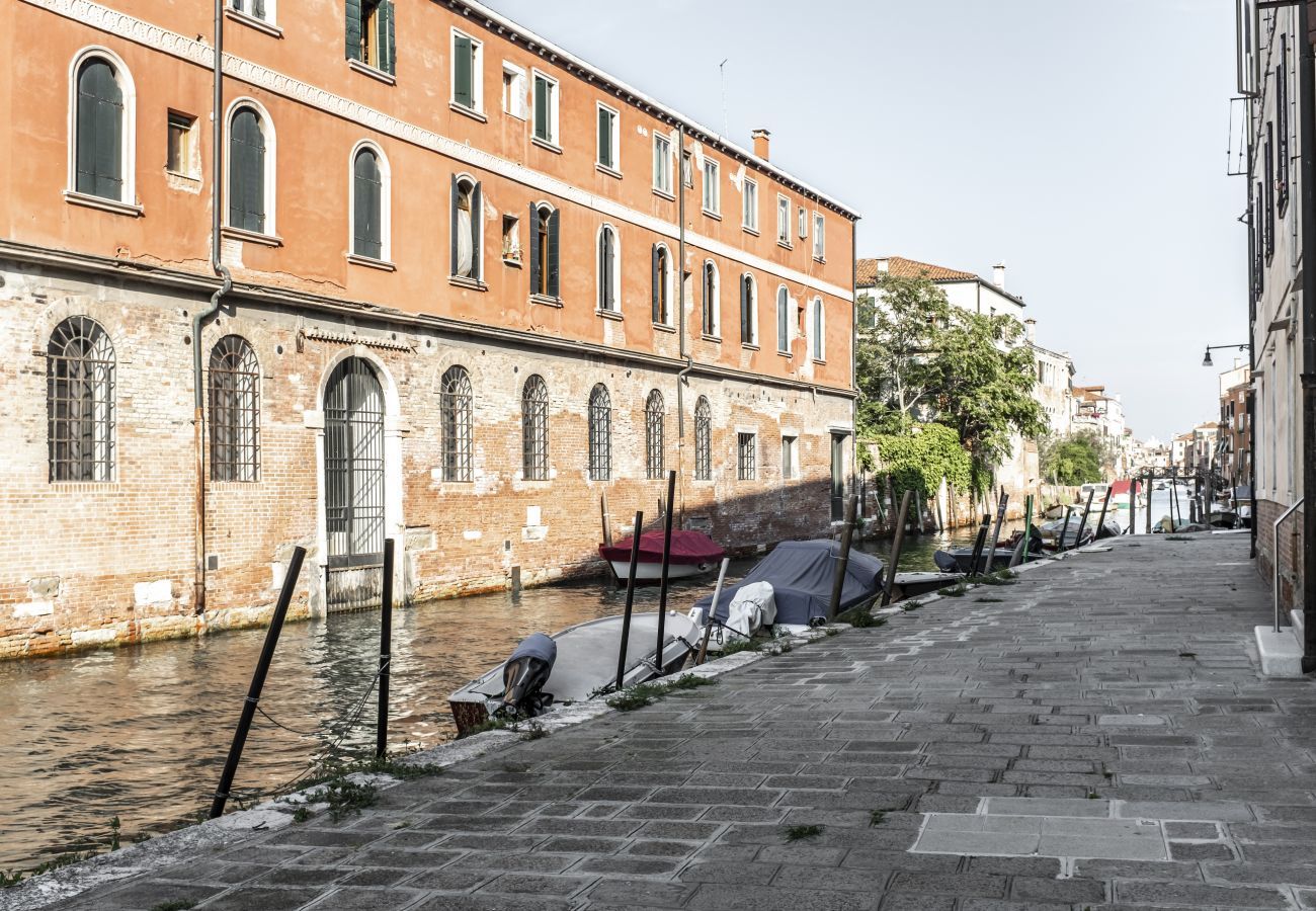 Ferienwohnung in Venedig -  Elegant Fornasa Vecia Canal View R&R