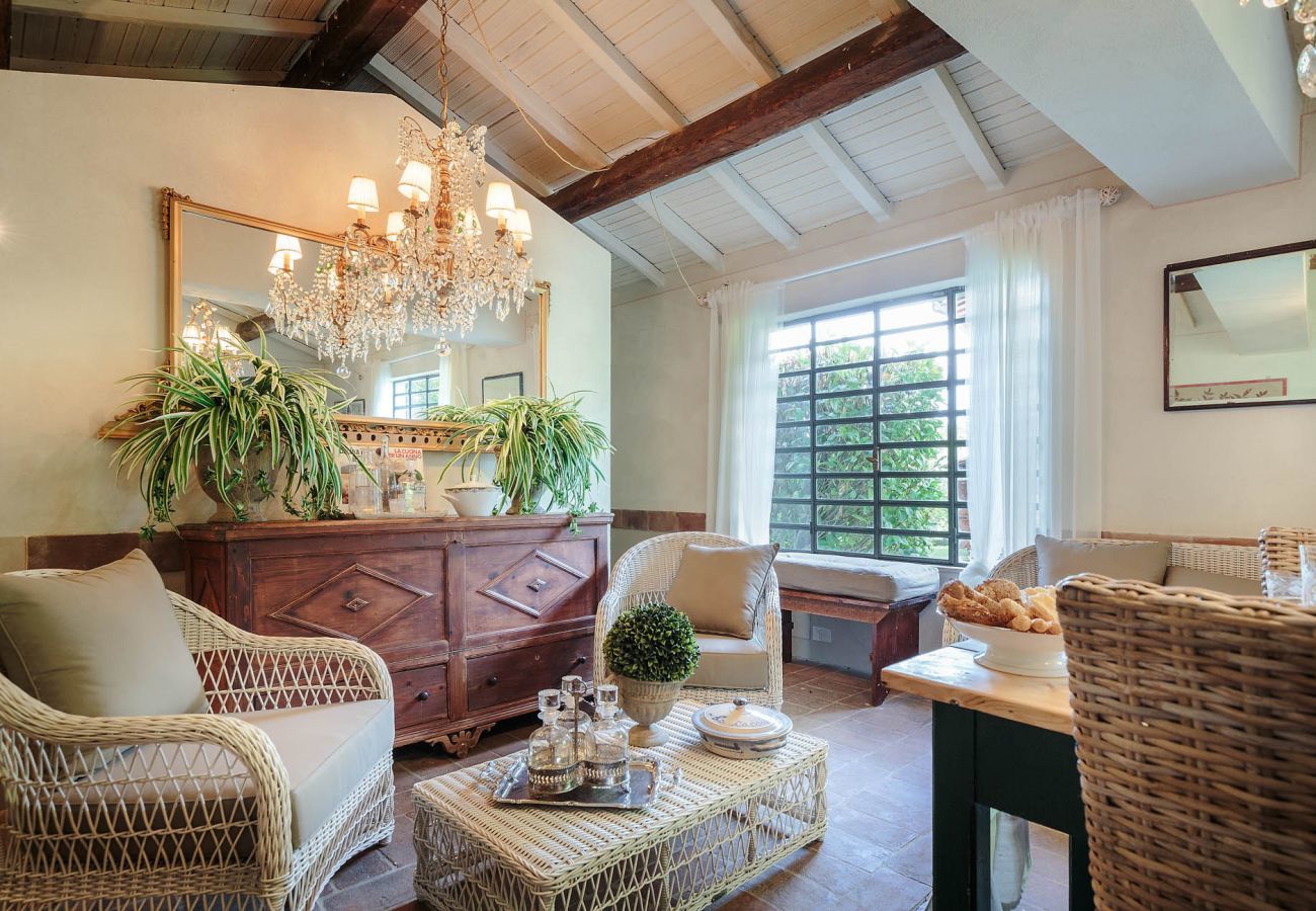 Villa in Lucca - BOCCIOLO FARMHOUSE with POOL, 5 mins to Lucca Town