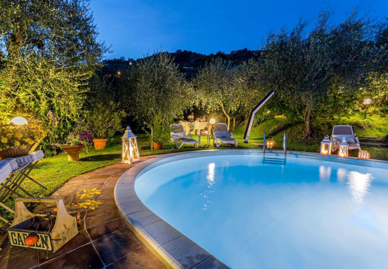 Villa in Aquilea - Romantic farmhouse villa in Lucca to sleep 5 guests with private pool and wi-fi