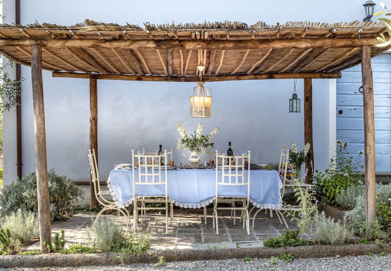 Villa in Lucca - VILLA QUERCIABELLA: Charm, Style and Pool on the Hills of Lucca