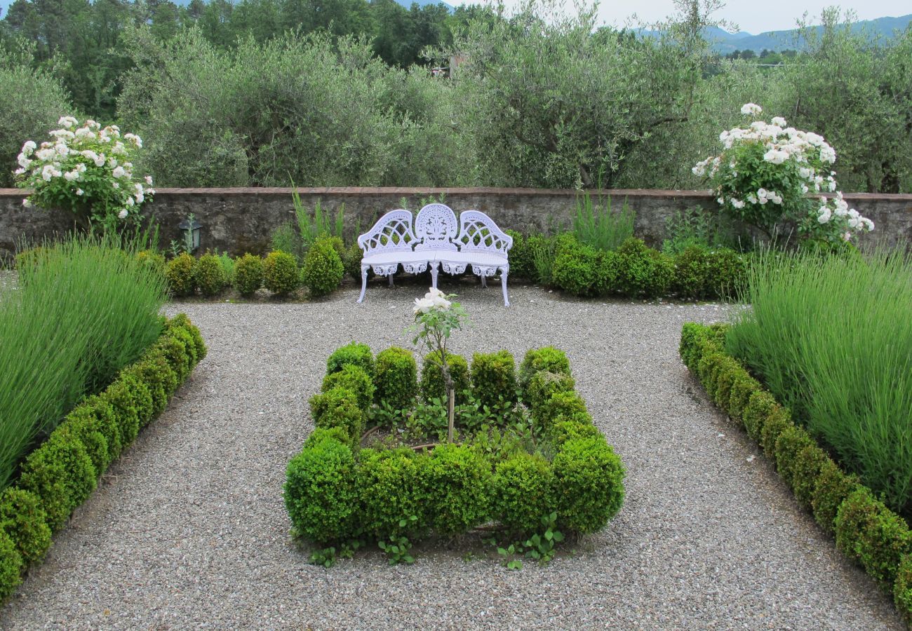 Villa in Lucca - VILLA QUERCIABELLA: Charm, Style and Pool on the Hills of Lucca