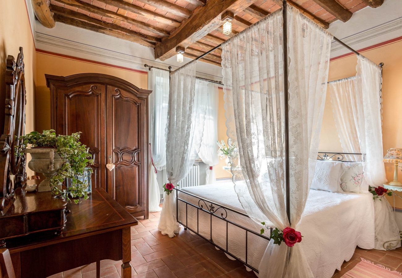 Villa in Lucca - VILLA QUERCIABELLA: Charm, Style and Pool on the Hills of Lucca