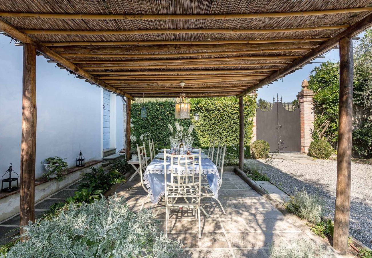 Villa in Lucca - VILLA QUERCIABELLA: Charm, Style and Pool on the Hills of Lucca