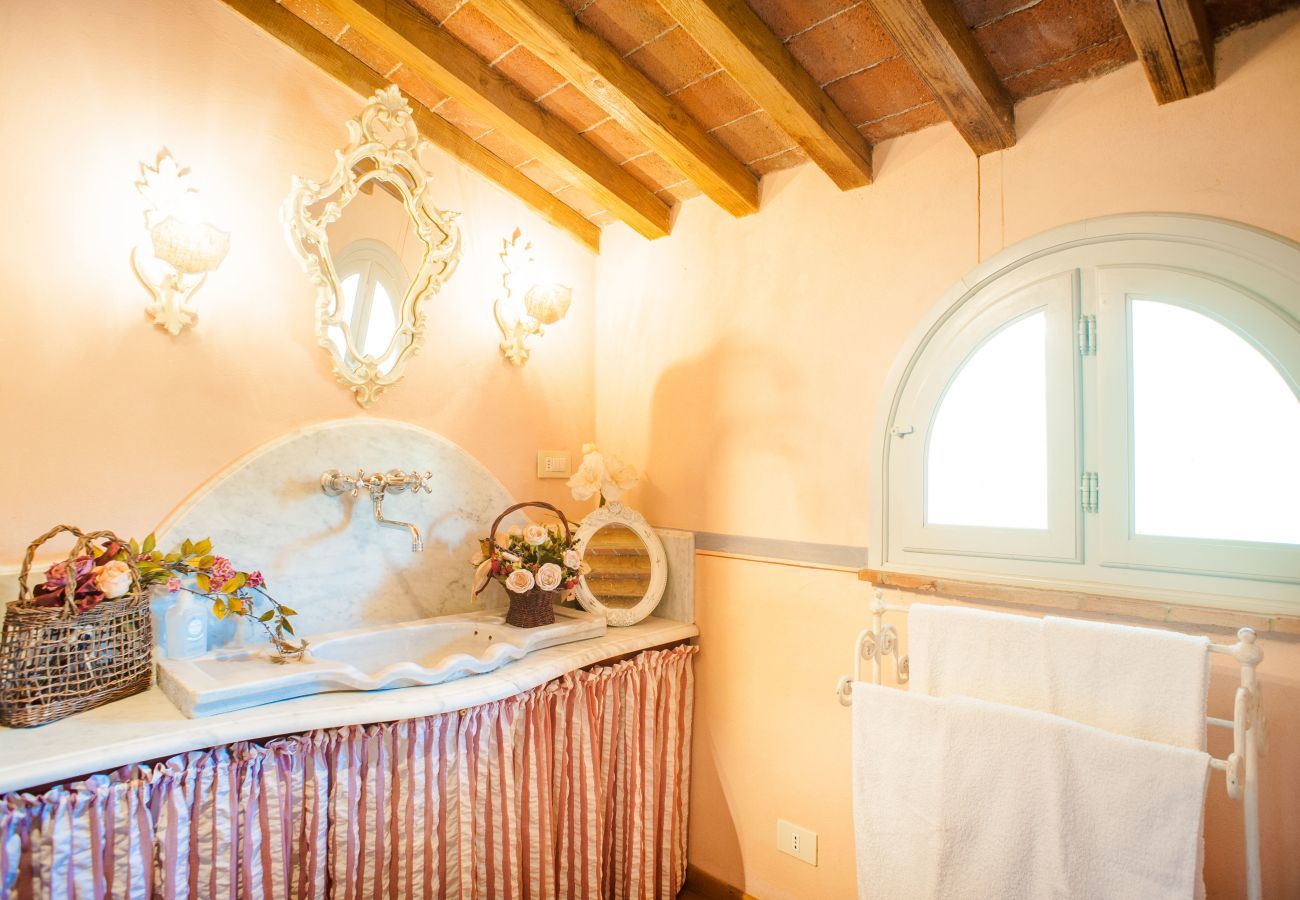 Villa in Lucca - VILLA QUERCIABELLA: Charm, Style and Pool on the Hills of Lucca