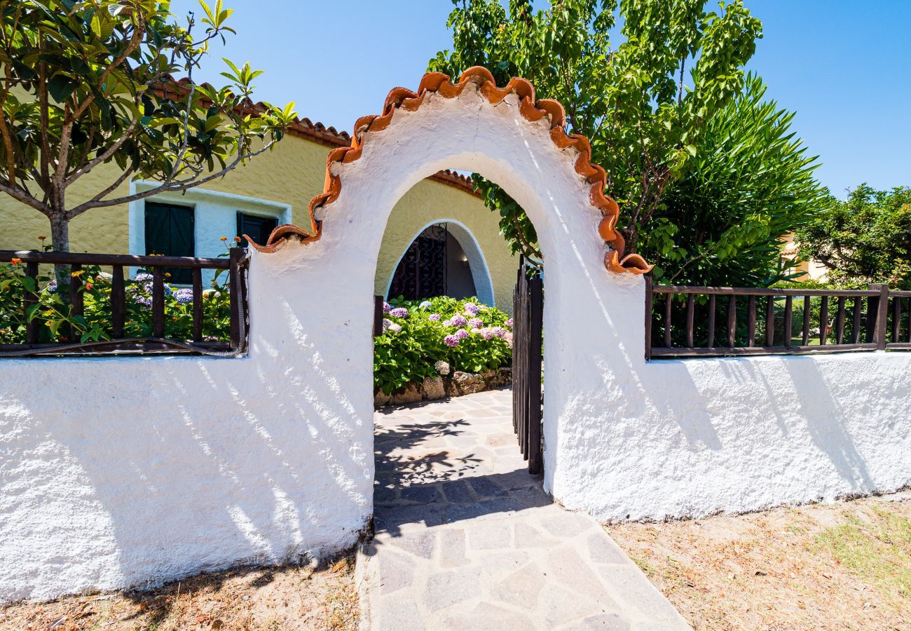 Ferienwohnung in Baia Sardinia - Rotonda Cottage 34 - moderne Wohnung mit Pool in Baja Sardinia