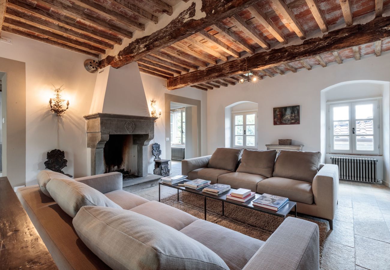 Villa in Pescaglia - PALAZZO GIUSTI: Understated Luxury with a Welcoming Ambience on the Hills of Lucca