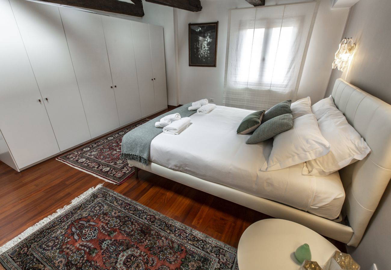 Ferienwohnung in Venedig - San Pantalon Luxury Penthouse R&R