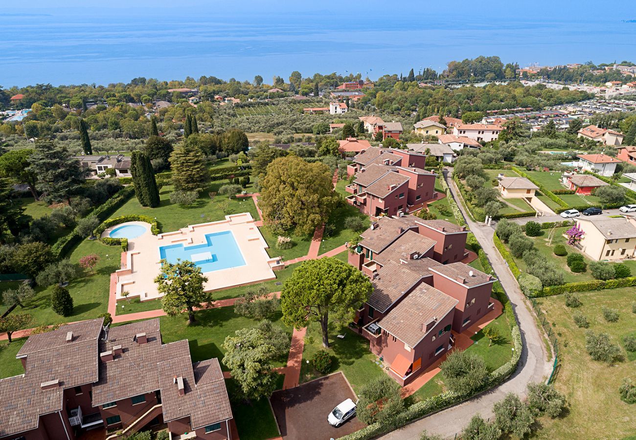 Ferienwohnung in Bardolino - Regarda - Ferienwohnung Blue View 1 mit Pool, Seeblick, Wlan, 1 Schlafzimmer