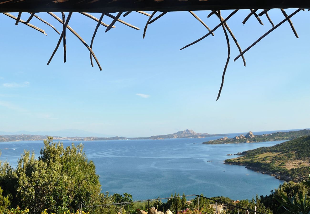 Villa in Baia Sardinia - Villa Quercia - Villa mit Park, Swimmingpool und Panoramablick | Klodge