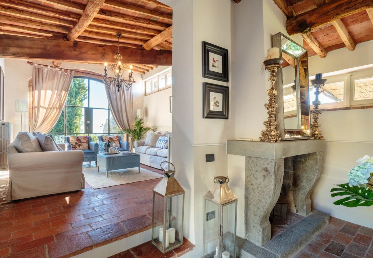 Villa in Capannori - VILLA IL TINAIO Romantic Secluded Farmhouse with Private Pool