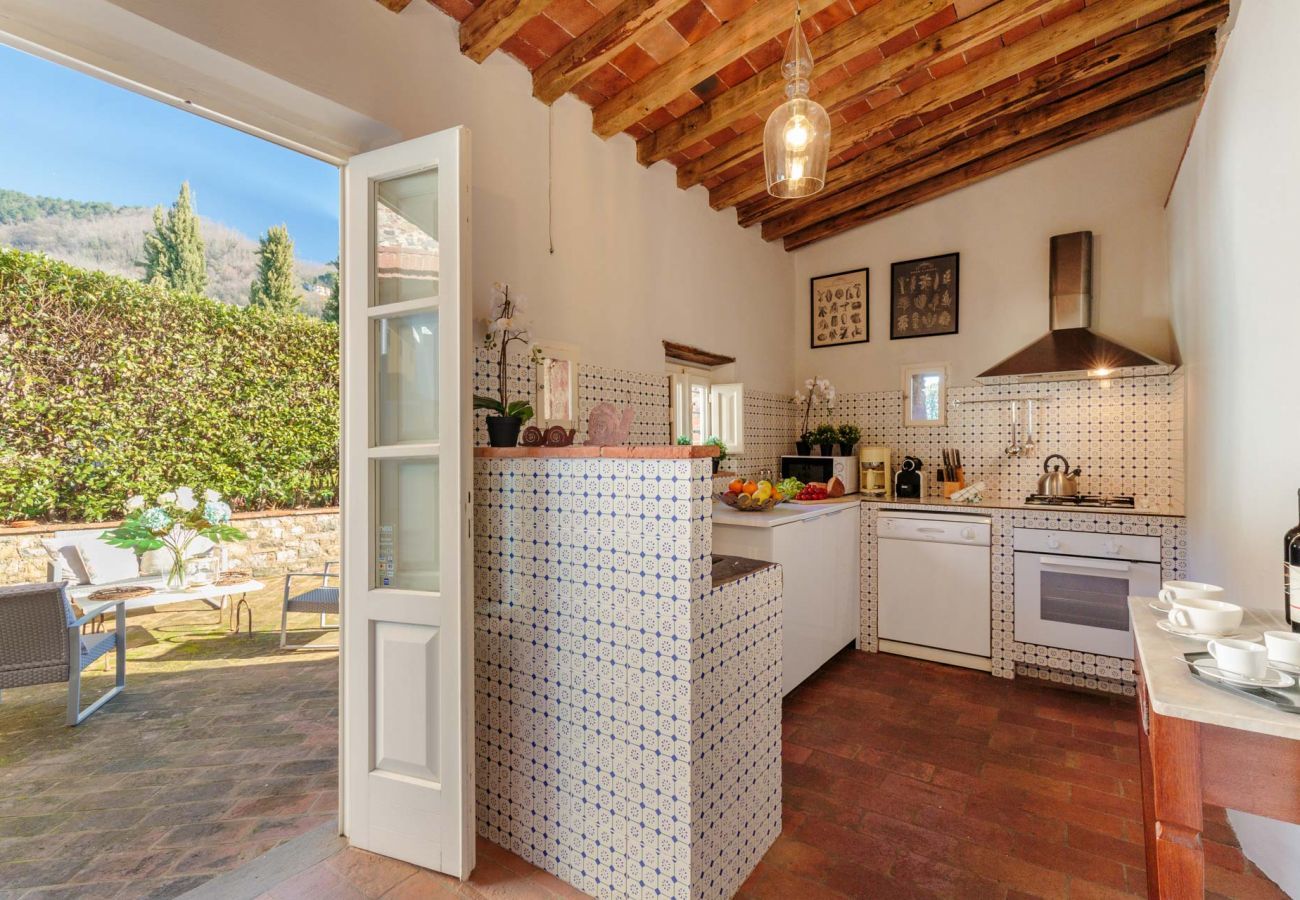 Villa in Capannori - VILLA IL TINAIO Romantic Secluded Farmhouse with Private Pool