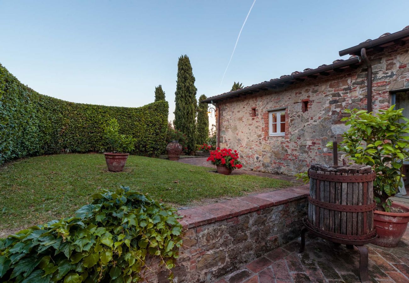 Villa in Capannori - VILLA IL TINAIO Romantic Secluded Farmhouse with Private Pool