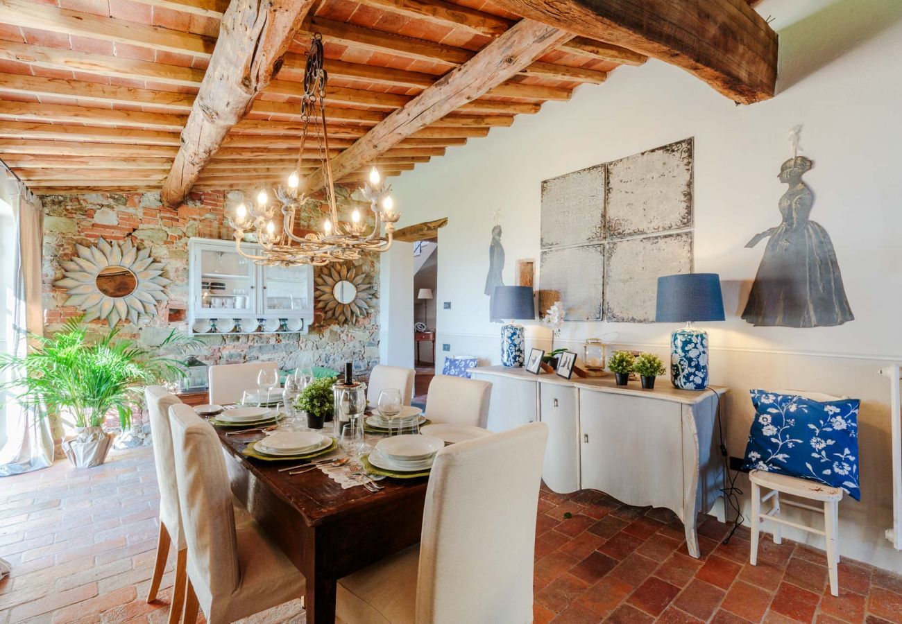 Villa in Capannori - VILLA IL TINAIO Romantic Secluded Farmhouse with Private Pool