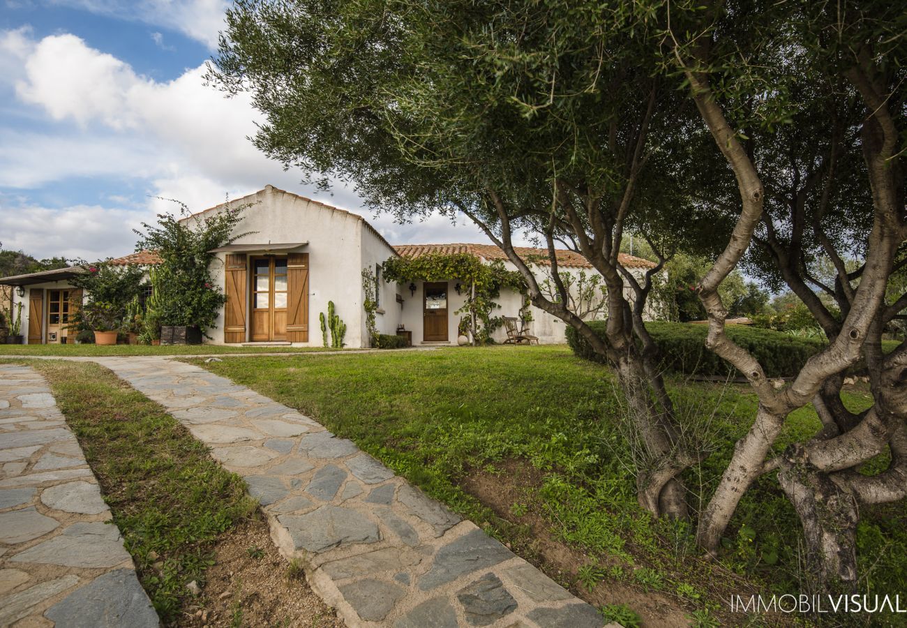 Villa in Golfo Aranci - Villa Relais - exklusiver Rückzugsort auf dem Land mit Pool mit Meerblick