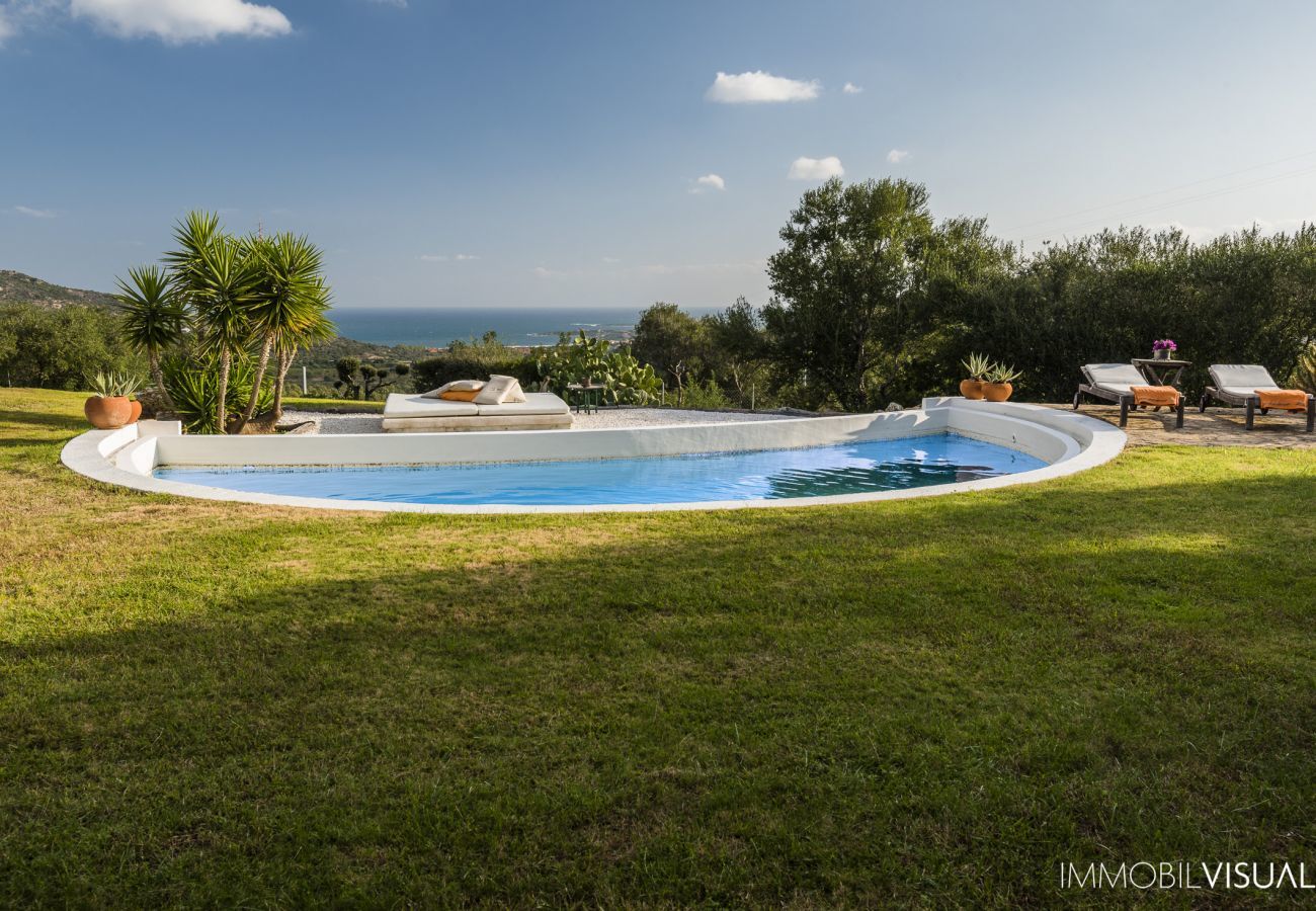 Villa in Golfo Aranci - Villa Relais - exklusiver Swimmingpool, 8 Gäste, Blick auf die Marinella | KLODGE