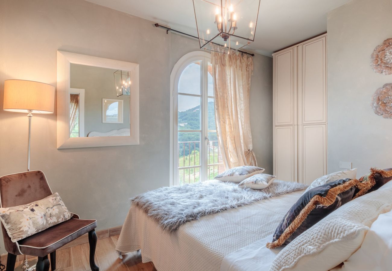 Villa in Lucca - VILLA REGINA, 4 bedrooms and a luxury style among the vineyards by Lucca Town