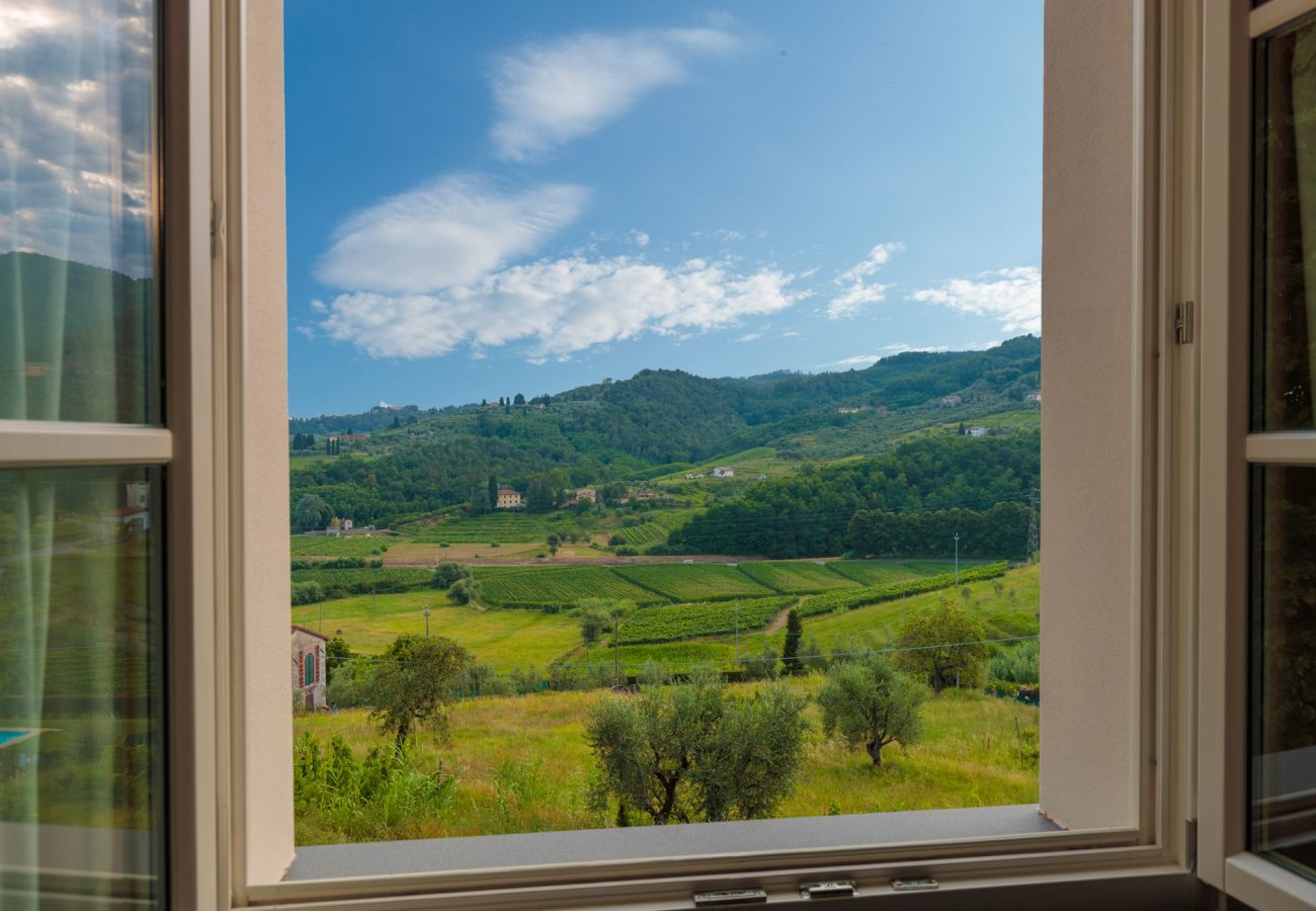 Villa in Lucca - VILLA REGINA, 4 bedrooms and a luxury style among the vineyards by Lucca Town