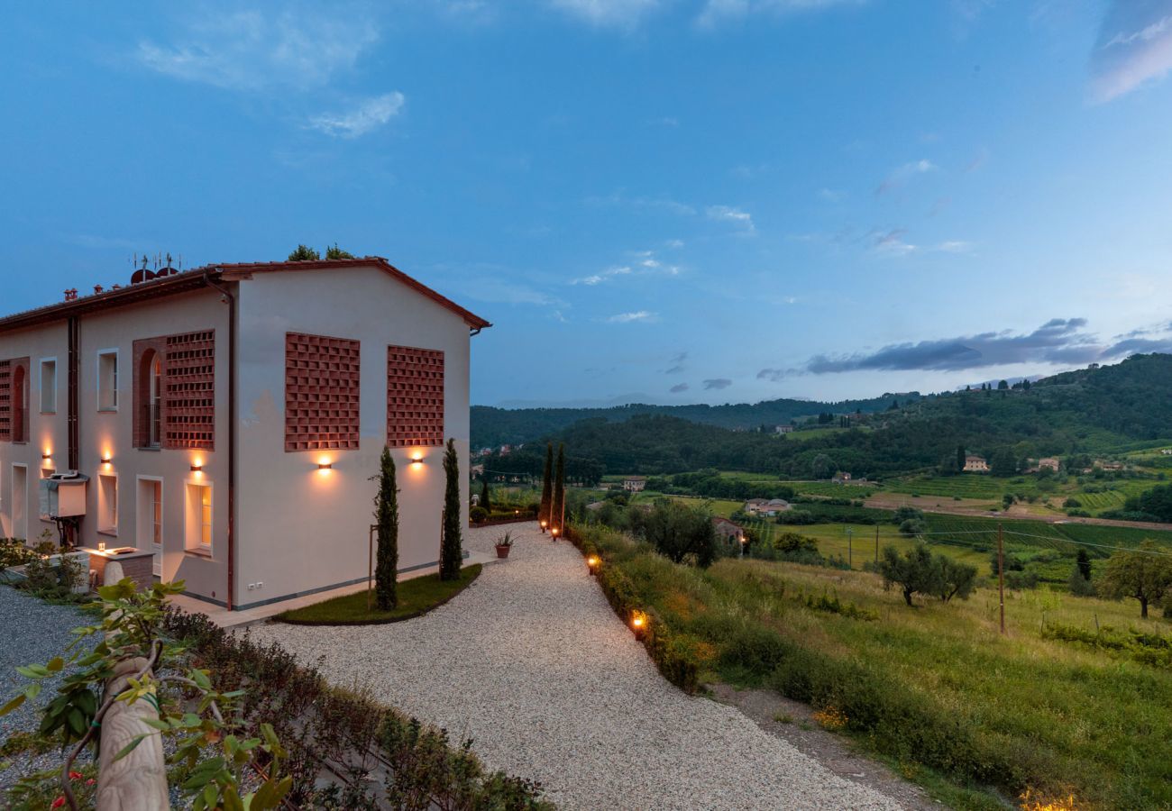 Villa in Lucca - VILLA REGINA, 4 bedrooms and a luxury style among the vineyards by Lucca Town