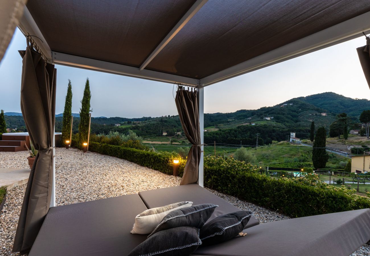 Villa in Lucca - VILLA REGINA, 4 bedrooms and a luxury style among the vineyards by Lucca Town