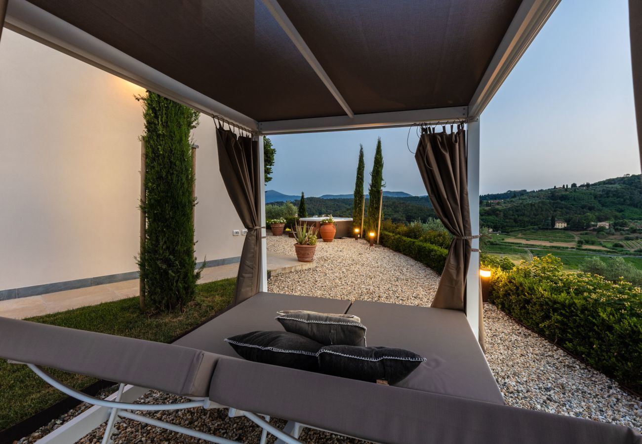 Villa in Lucca - VILLA REGINA, 4 bedrooms and a luxury style among the vineyards by Lucca Town