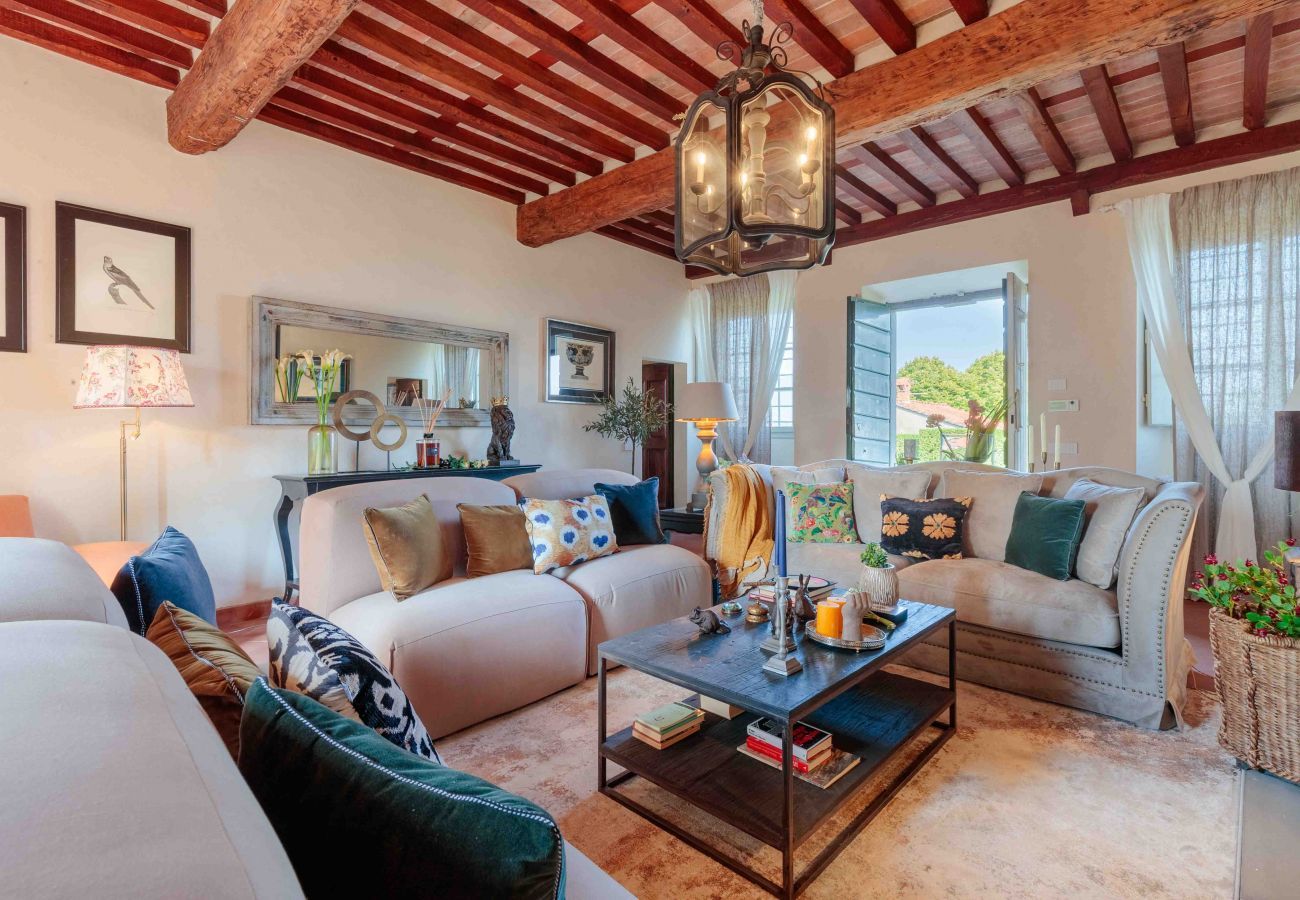 Villa in Lucca - VILLA IL CASTELLO: Vibrant Sanctuary of Enchanting Colours. 6 Bedrooms, Private Pool