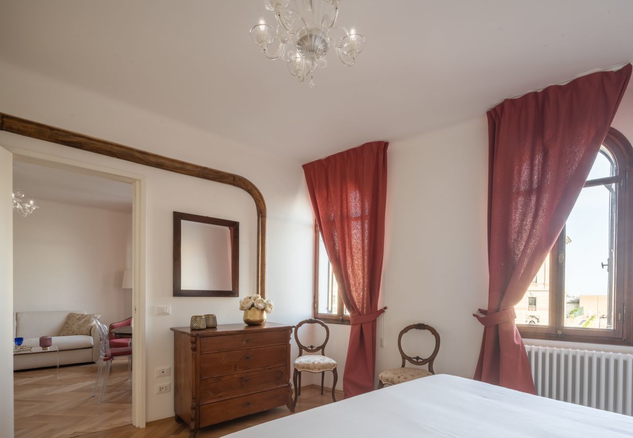 Ferienwohnung in Venedig - Venetian Palace Red Apartment R&R