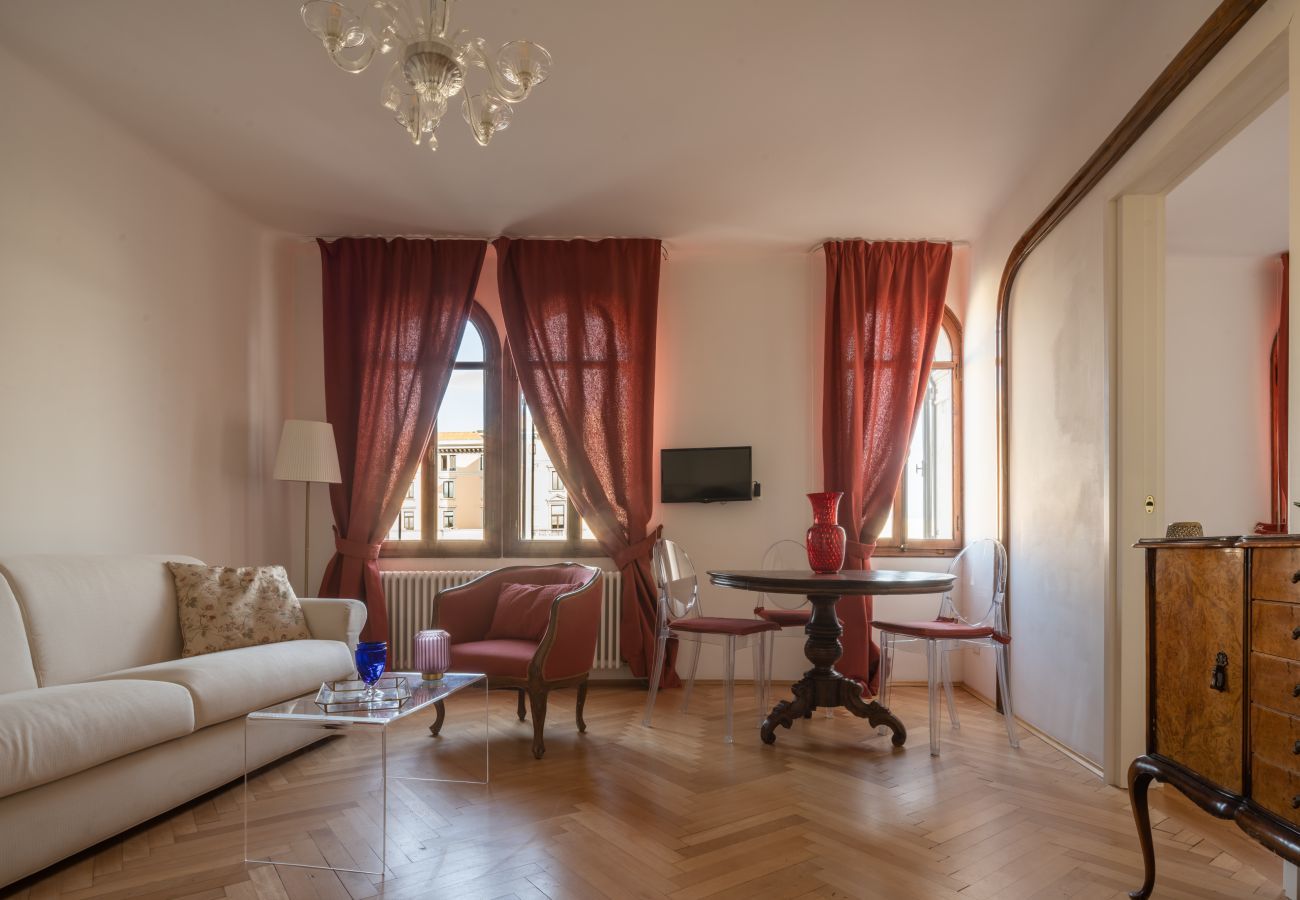 Wohnung in Venedig - Venetian Palace Red Apartment R&R