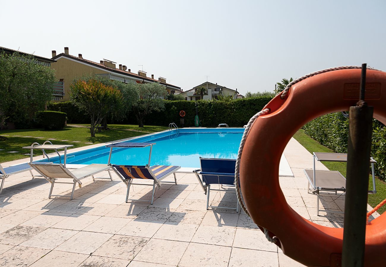 Ferienwohnung in Lazise - Regarda – Zweizimmerwohnung Ortensia in Lazise mit Pool und Garten