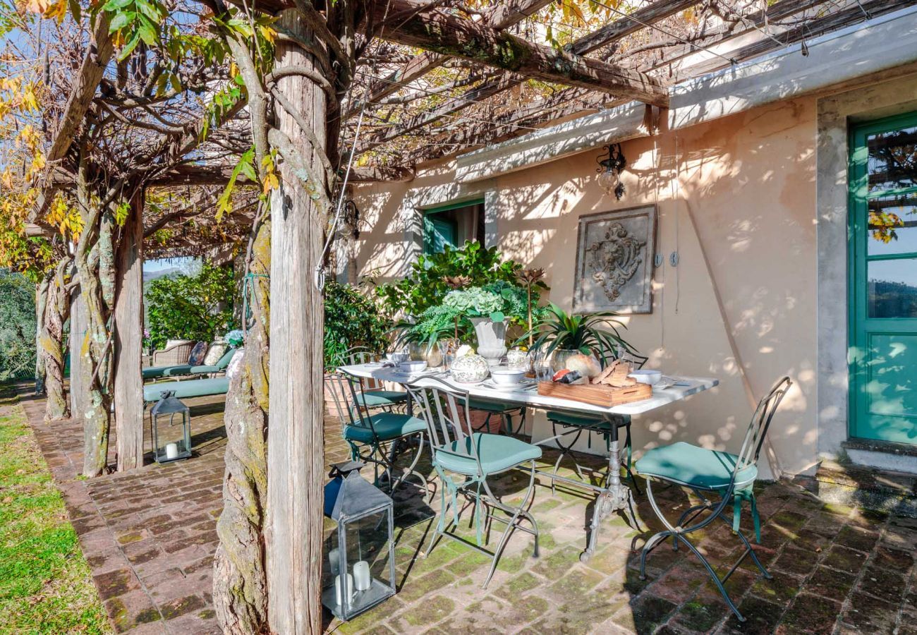 Villa in Lucca - Villa Gufo. The Place to Be. Panoramic Private Pool with a Lucca View and Private Tennis Court