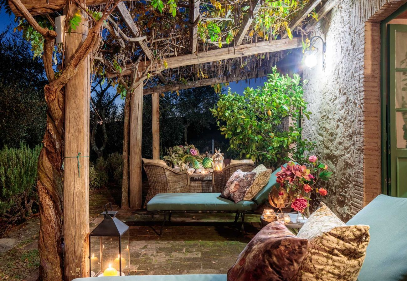 Villa in Lucca - Villa Gufo. The Place to Be. Panoramic Private Pool with a Lucca View and Private Tennis Court