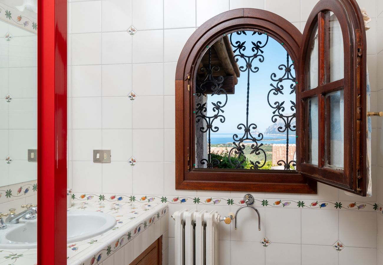 Villa in Porto San Paolo - Villa Kiki - Villa mit Infinity-Pool und Blick auf Tavolara | Klodge