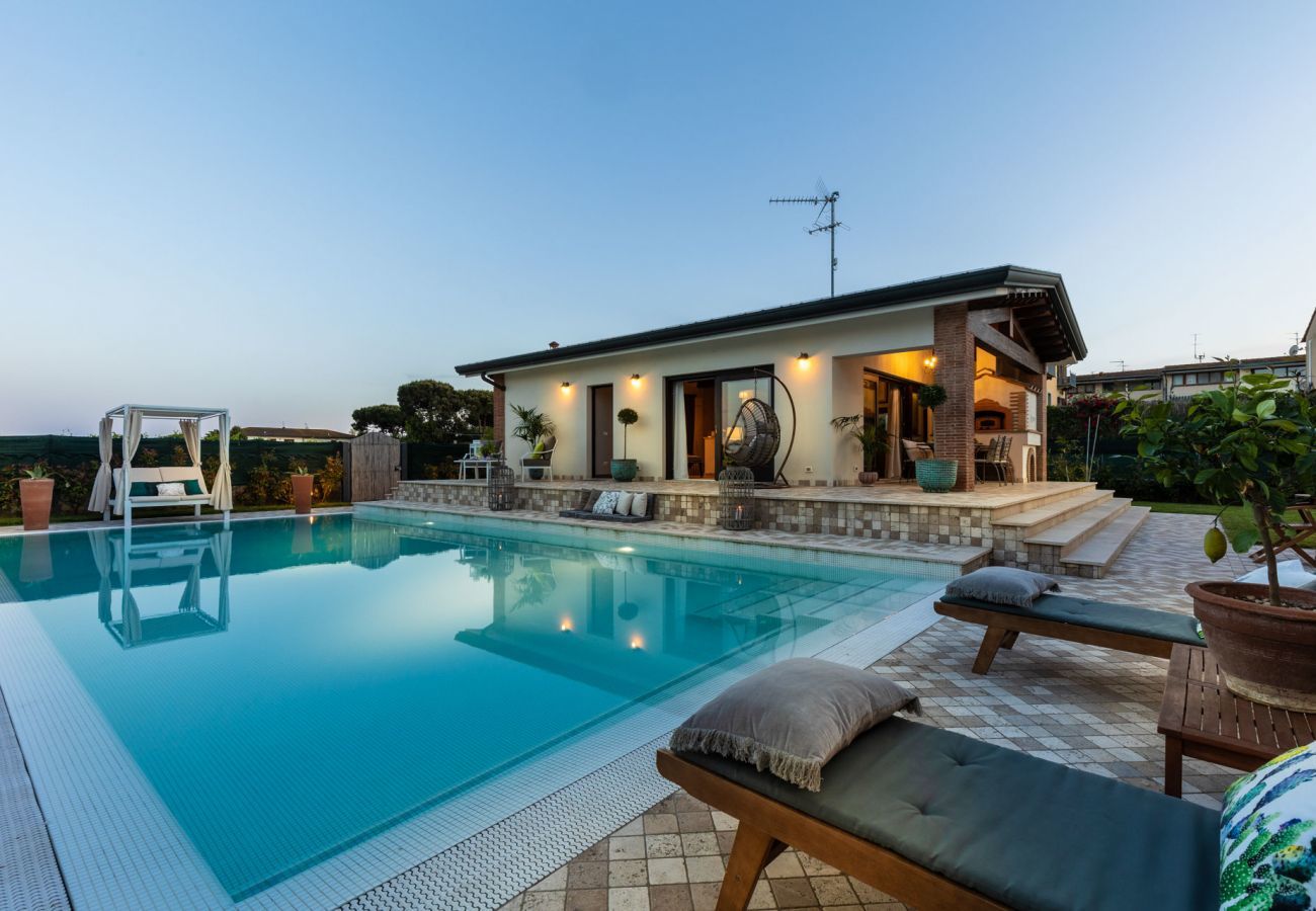 Villa in Viareggio - The Luxury Beach Villa with shared Swimming Pool, between Viareggio and Torre del Lago Puccini