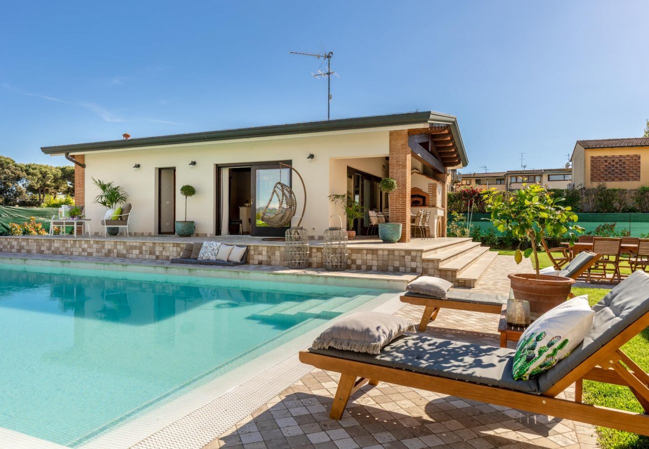 Villa in Viareggio - The Luxury Beach Villa with shared Swimming Pool, between Viareggio and Torre del Lago Puccini