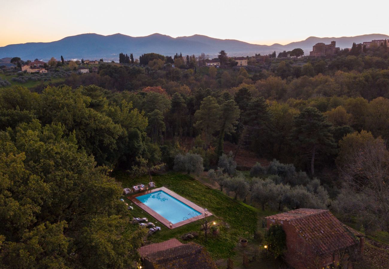 Villa in Capannori - Villa Lorena, a Family Vintage Home with Indoor Pool, Air Conditioning, Outdoor Pool, Fitness Room & Wifi